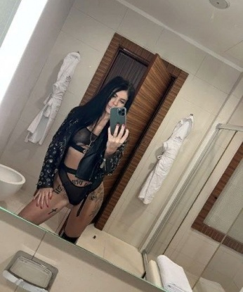 Я знаю, как доставить настоящее наслаждение 💋 Мои услуги широки и включают все, что ты только можешь себе представить 😈 Независимо от того, что ты ищешь – спокойную интимность, страстный секс или незабываемый эксперимент – я здесь, чтобы сделать тебя счастливым 😇 Есть отличные отзывы о моей работе, которые могу поделиться с тобой по запросу. Ты заслуживаешь только лучшее, и я готова предоставить тебе запоминающиеся моменты нашей встречи 🌟 Живу в Москве, поэтому наши встречи возможны в любое удобное для тебя время. Жду твоего звонка! 📞😘 Фото мои настоящие, я не люблю обманывать своих клиентов. Карен