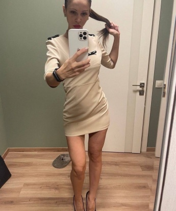 Воплощение твоей мечты! 💋 Я опытная и умелая в постели, всегда найду особый подход к тебе. 🌟 У меня есть фото, чтобы ты мог оценить мою аппетитную фигурку и изящность движений. 💃🏻 Живу в Москве и с радостью перепутаю с тобой столицу страсти и наслаждения. 🏙️ Мои услуги широки и разнообразны – французский, классический и эротический массаж, стриптиз и многое другое. Обещаю, что ты получишь все, что только пожелаешь! 😉 Мои клиенты всегда остаются довольны и возвращаются ко мне снова. Реальные отзывы говорят сами за себя! 🌟 Жду твоего звонка, чтобы дарить тебе незабываемые моменты наслаждения и удовольствия. 📞 Каролина